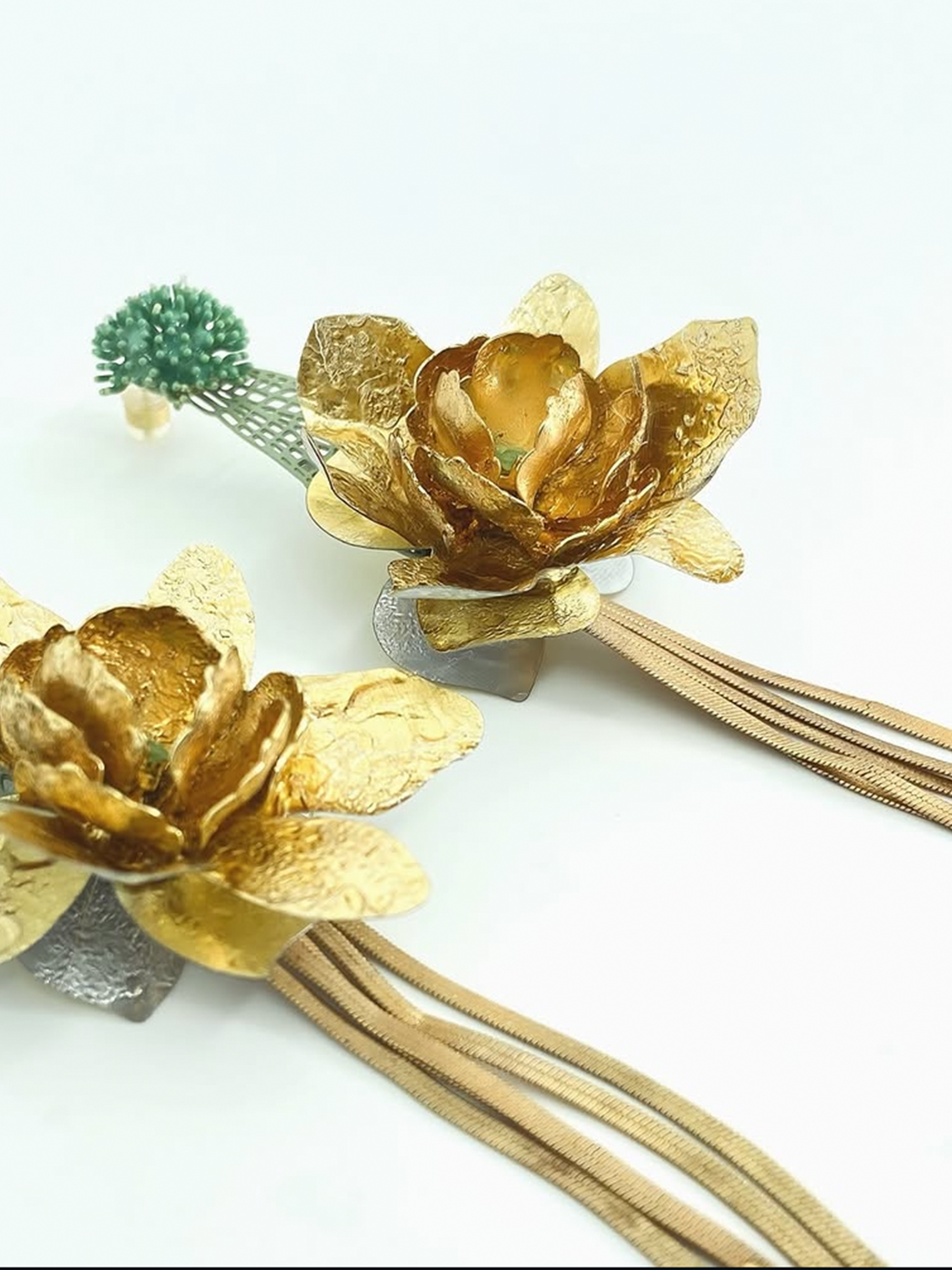 Flor en pan de oro con Cristal Swarovski y esmalte | Quriwasi Nuna