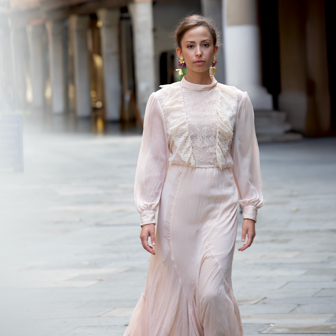 Earrings in gold leaf, woven beads, steel, opal, and preserved flower | Nuna Qori