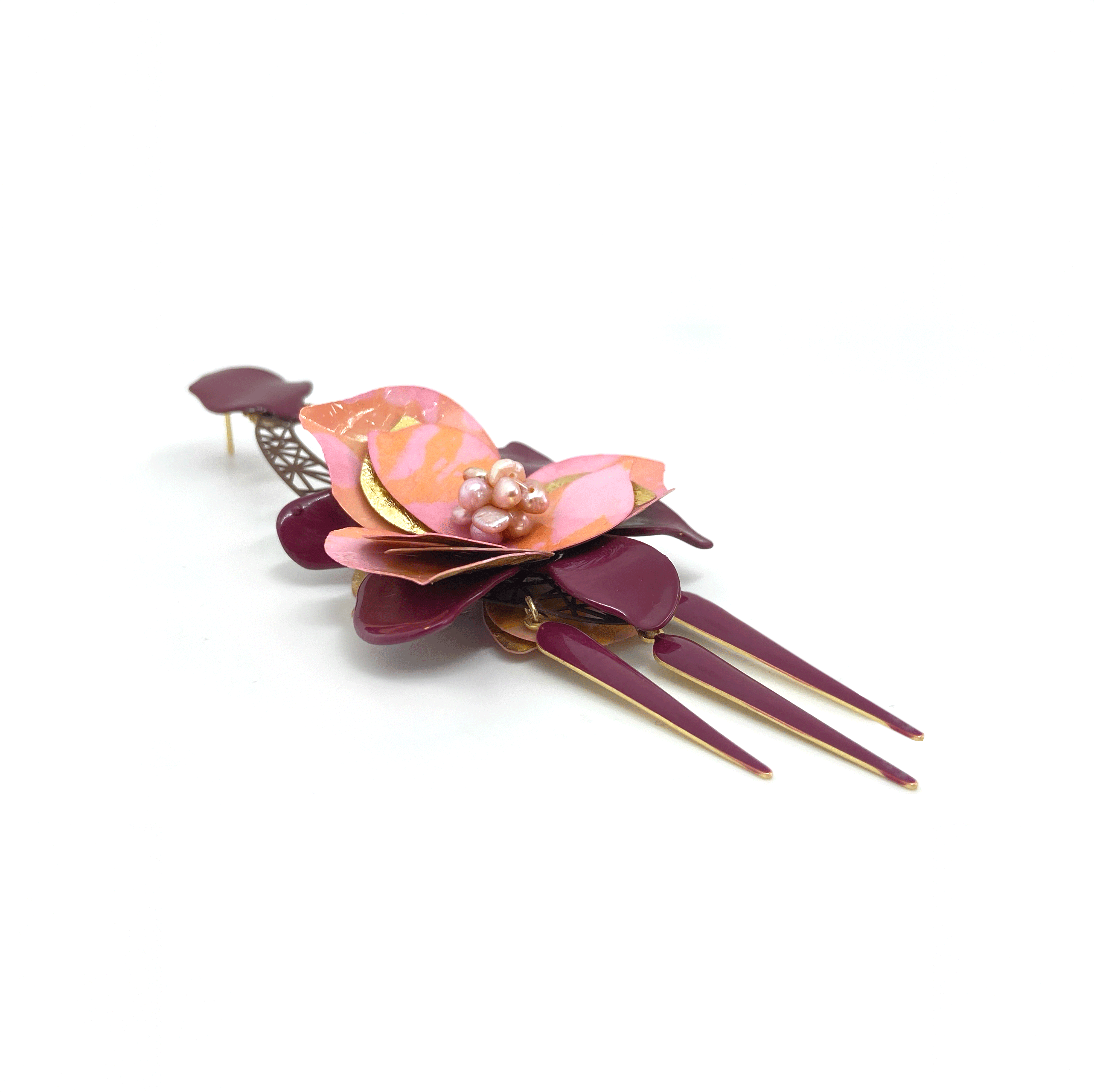 Pendientes en acero esmaltado, pan de oro, mini perlas violetas | Orquídea del Sur