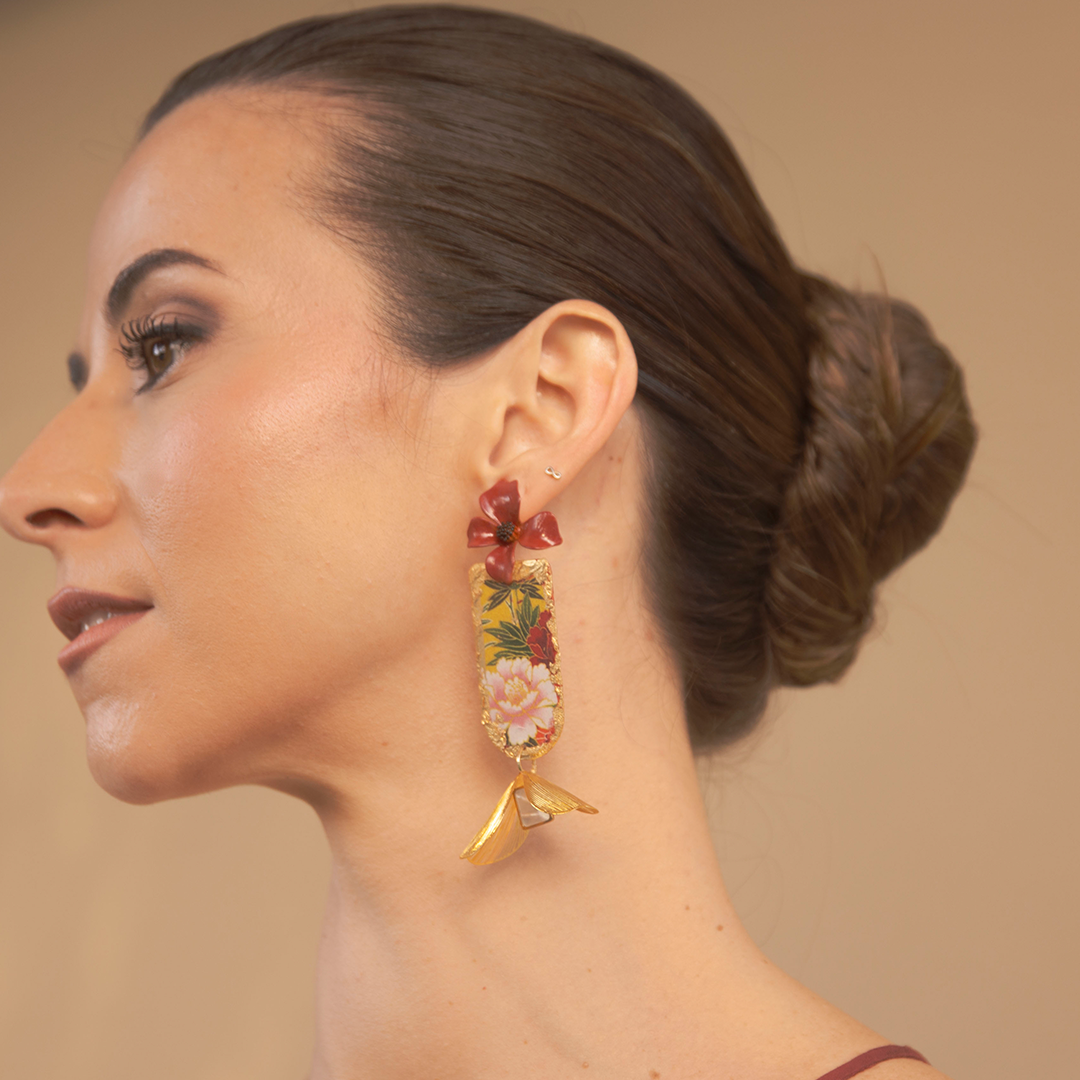 Pendientes de acero, esmalte y madreperla | Flor Aurelia