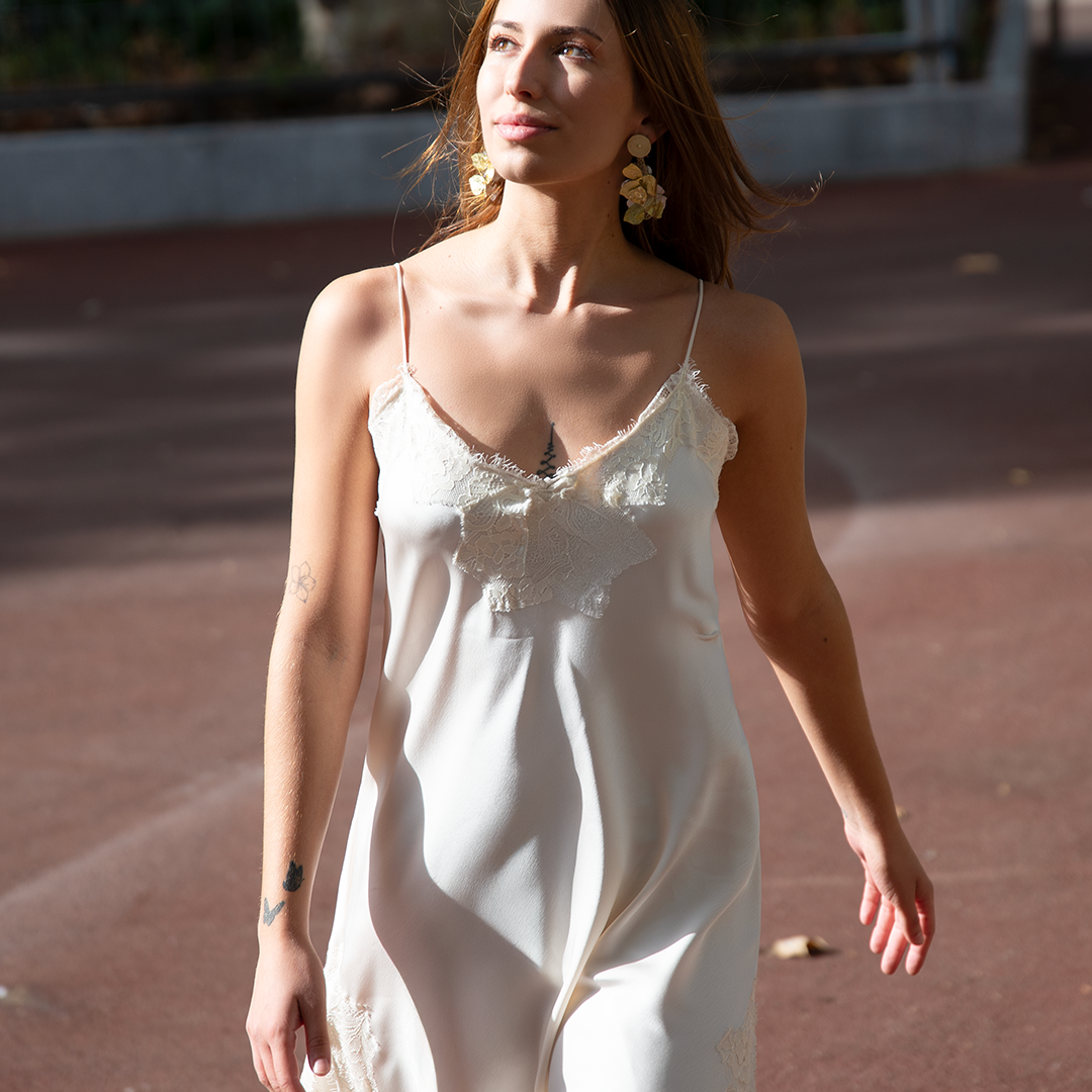 Pendientes en baño de oro, acero flexible y pan de oro | Sisa Qori Nuna