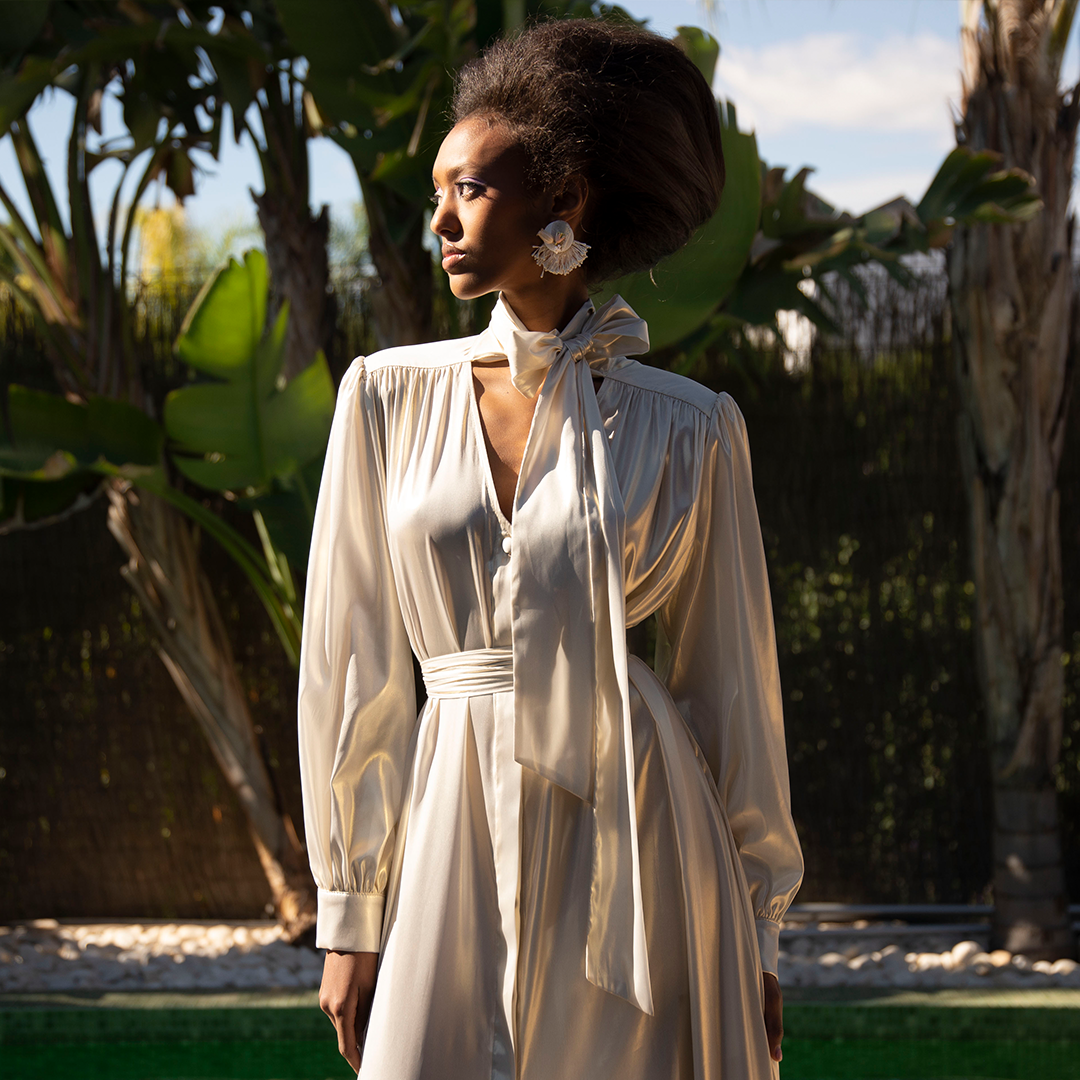 Pendientes en madreperla, acero flexible, flor preservada y perlas naturales | Ñawi K’uychi