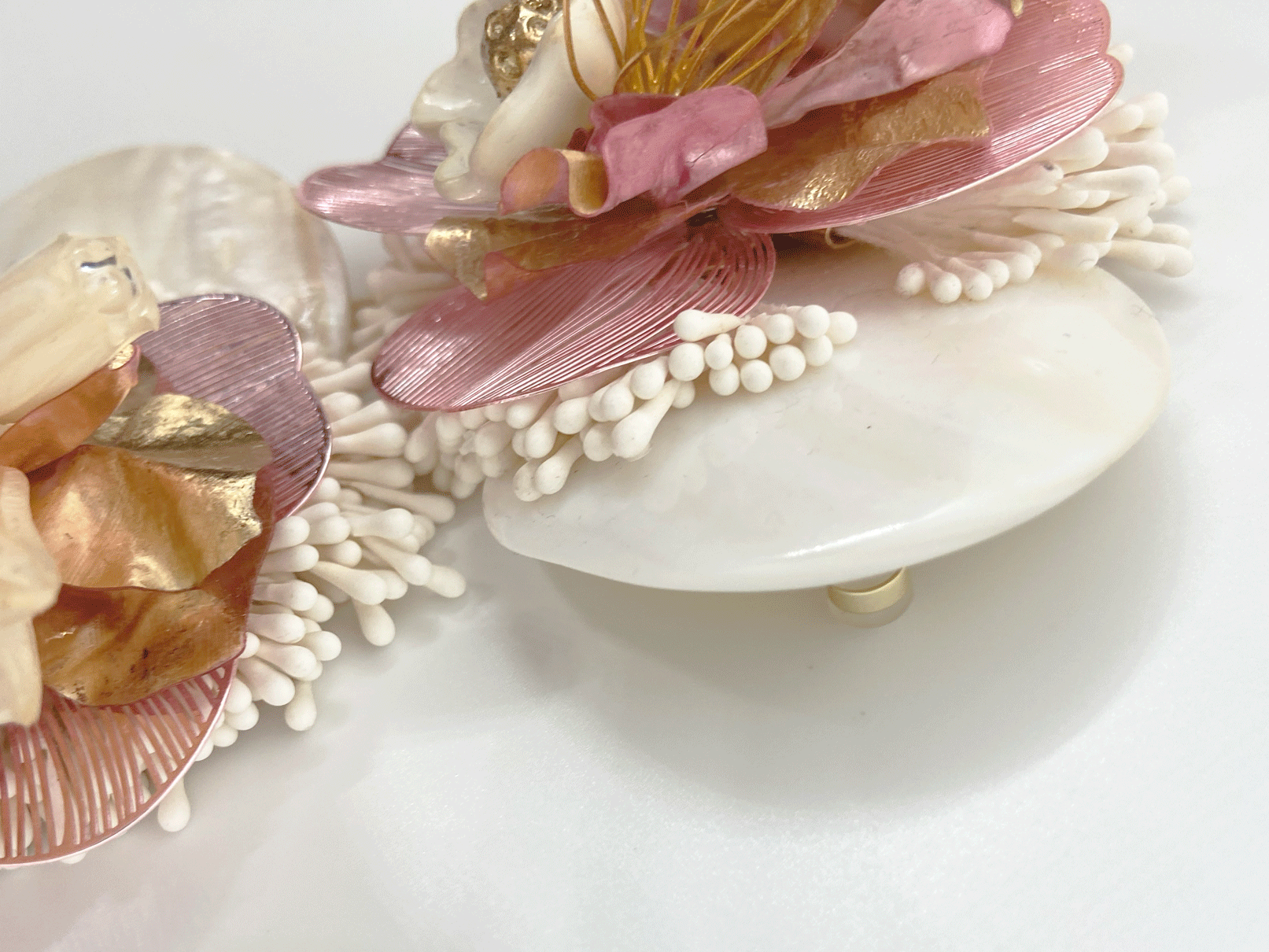 Mother of Pearl, Gold Plated & Flowers Earrings | Lakshmi Nuna - NUNA - QORI