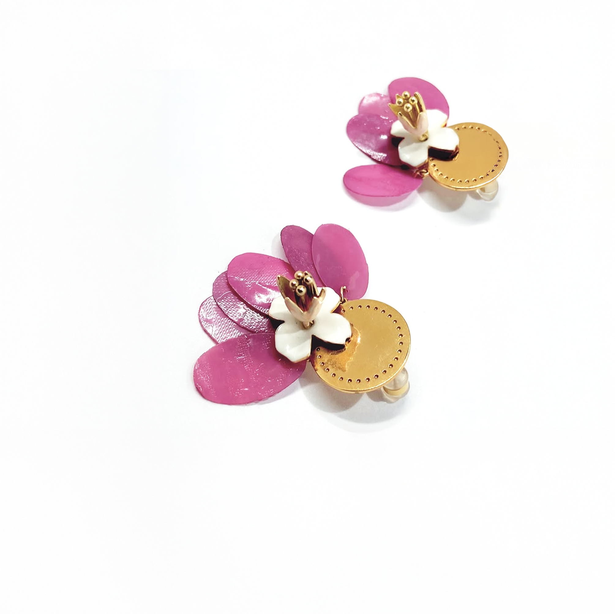 Pendientes en acero, esmalte y resina | ¿Me Quiere, No Me Quiere? NUNA