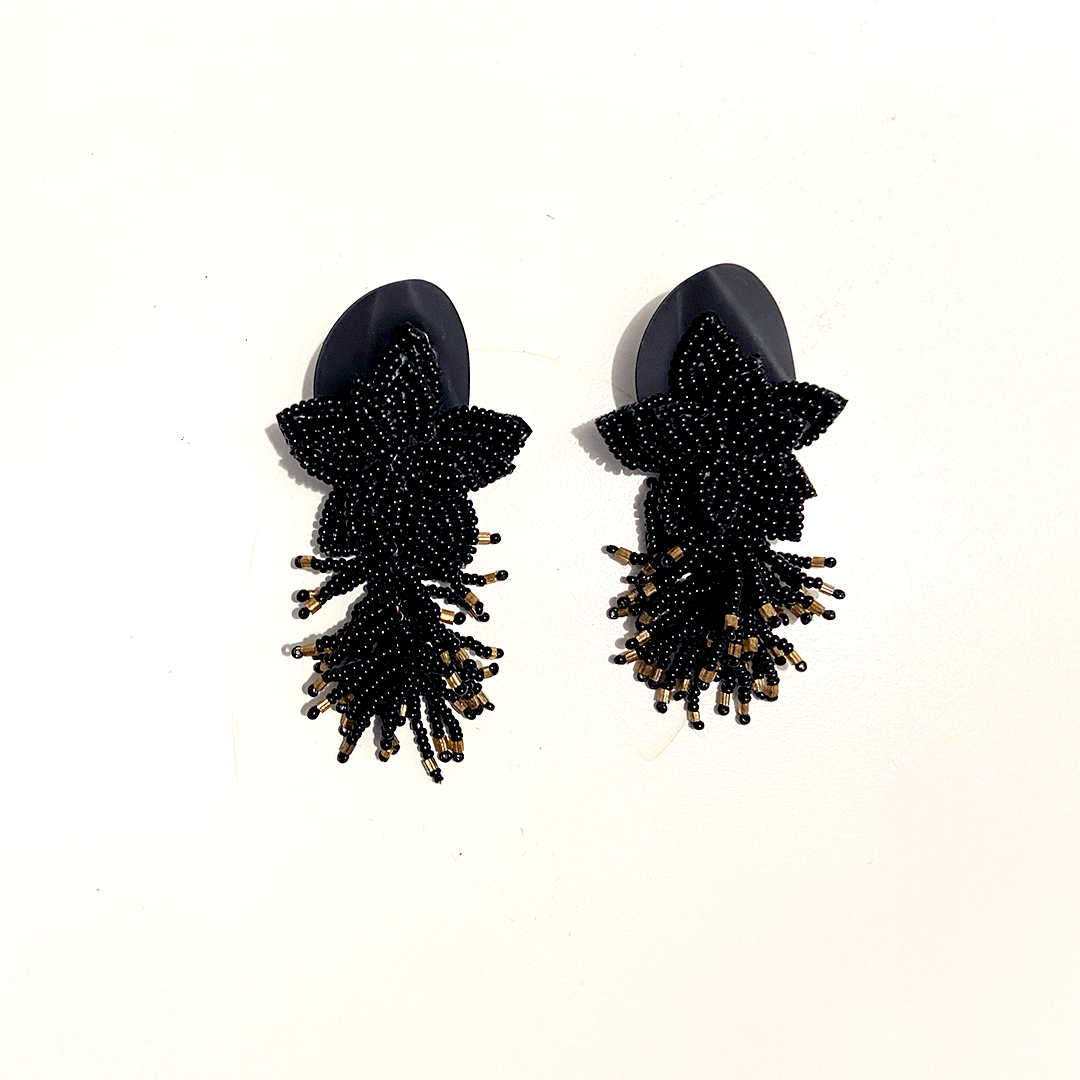 Pendientes de acero mate y cuentas trabajadas a mano | Suma Ñawi Nuna