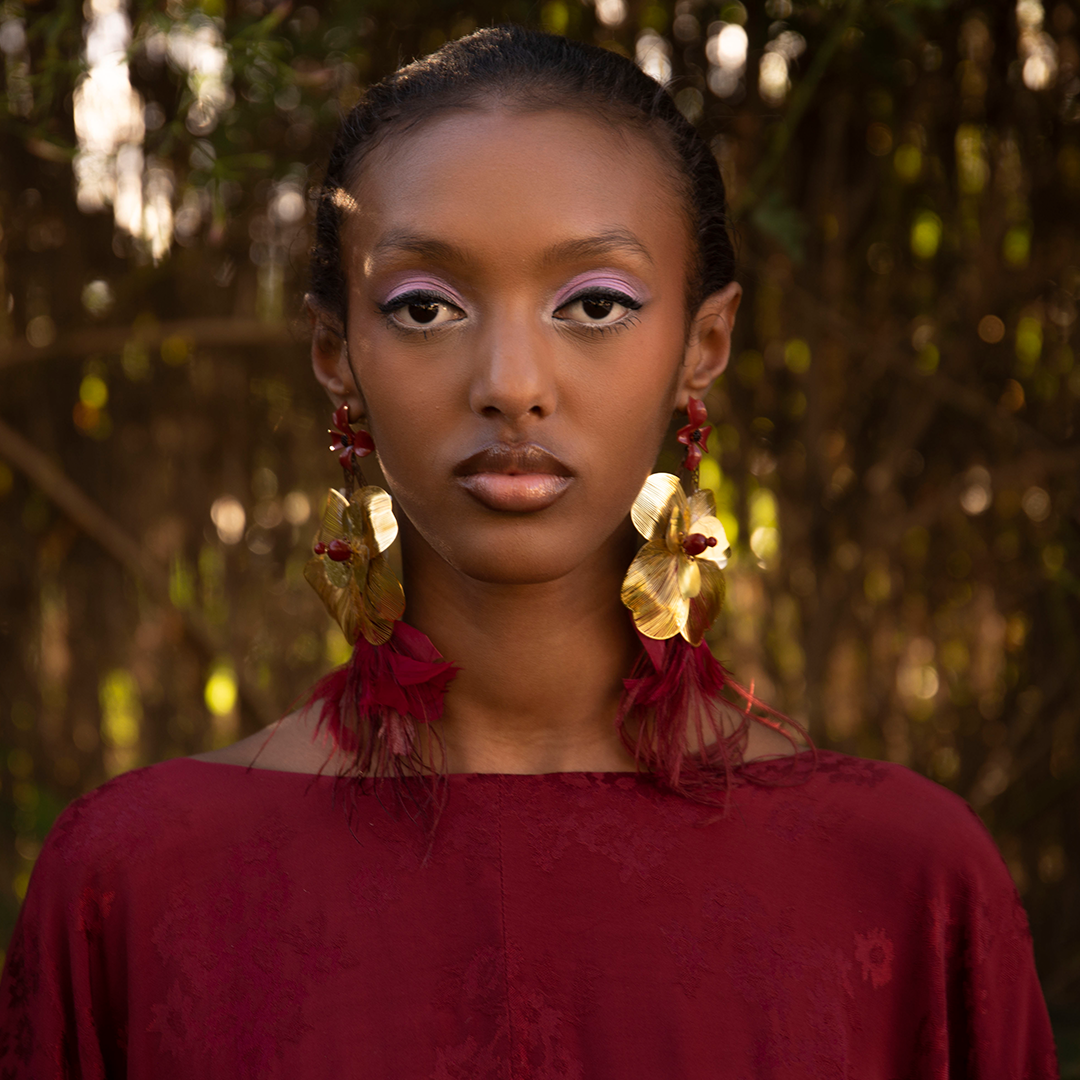 Pendientes de acero, cuarzo y plumas | Killa Wayra Nuna