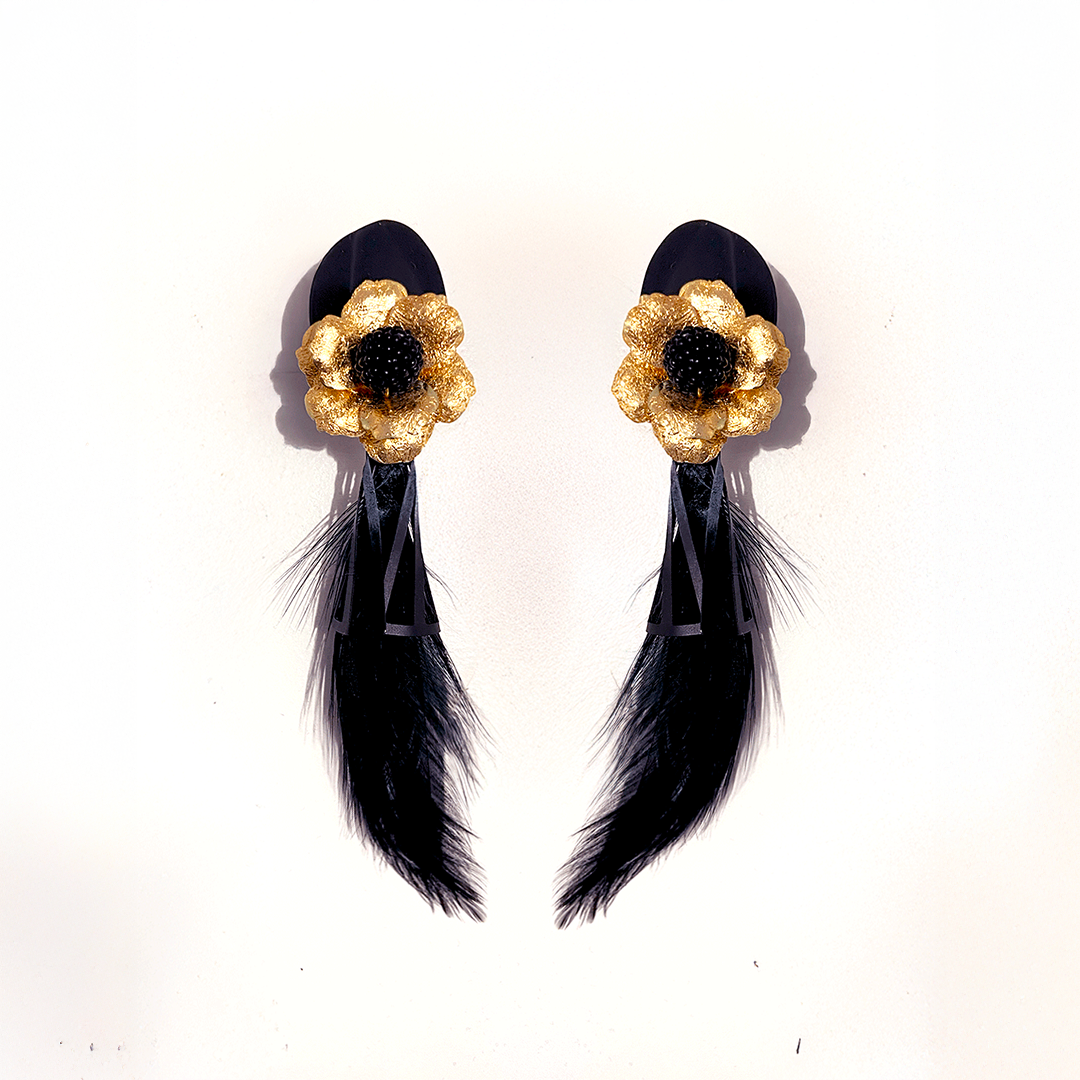 Pendientes de pan de oro, acero,  y plumas | Noche Estrellada