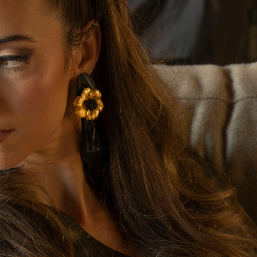 Pendientes de pan de oro, acero,  y plumas | Noche Estrellada