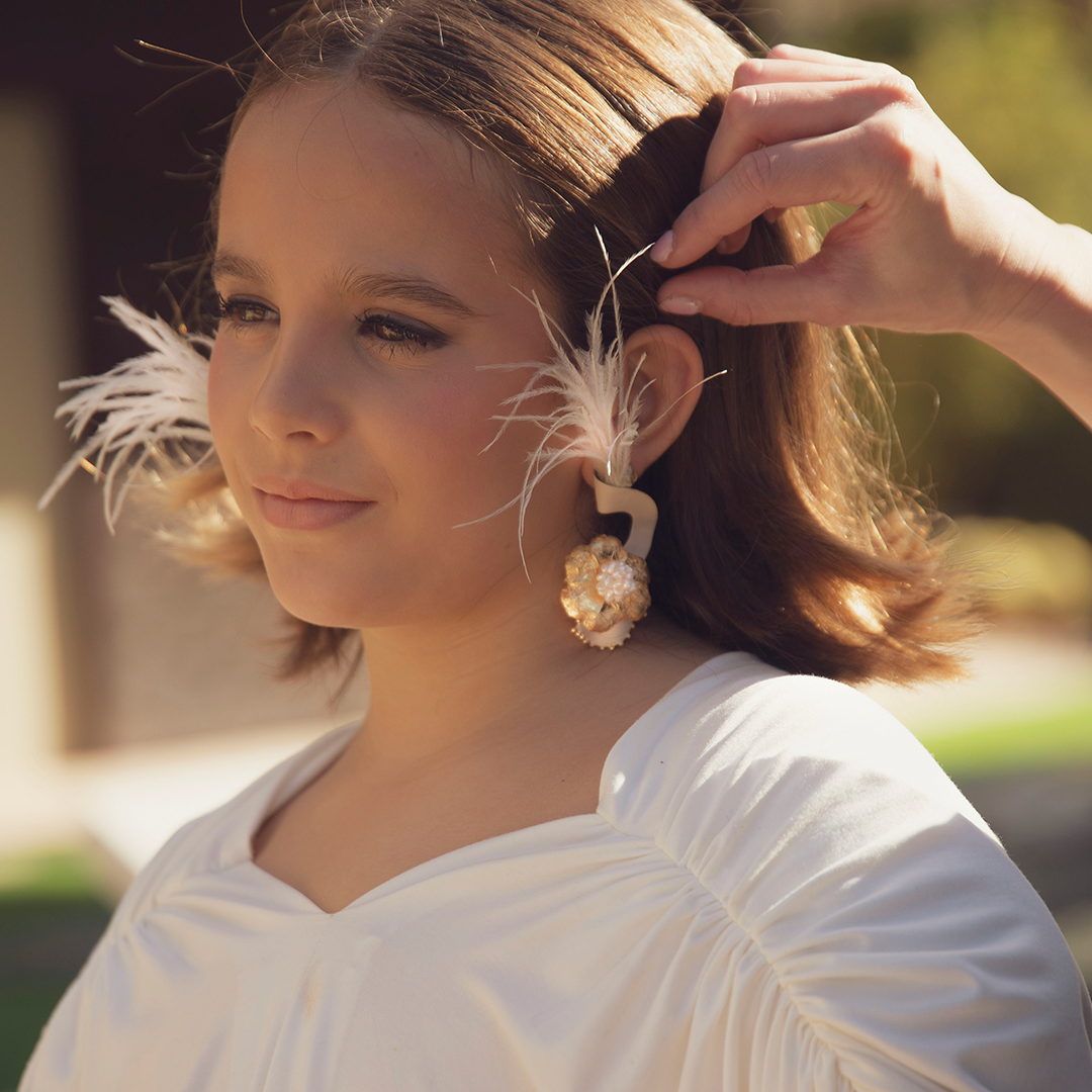 Pendientes de pan de oro, acero, y perlas | Aura Nuna