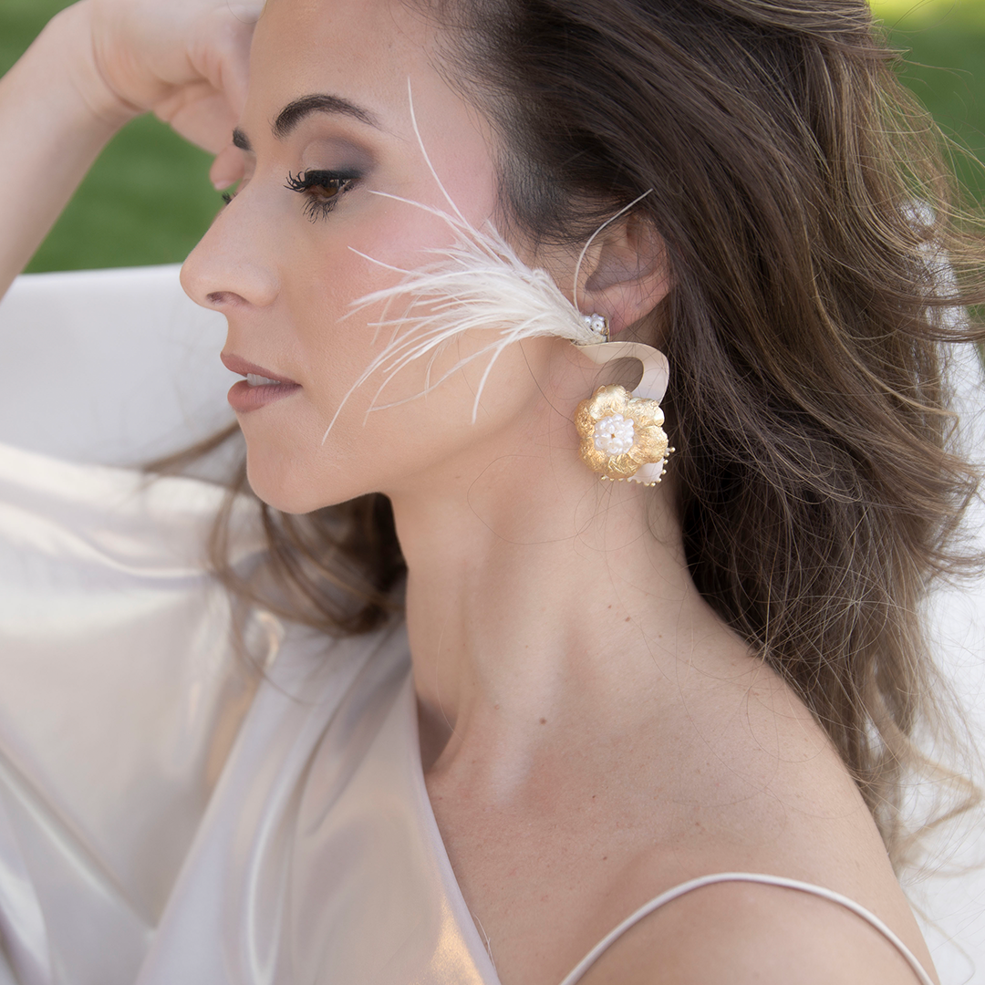 Pendientes de pan de oro, acero, y perlas | Aura Nuna