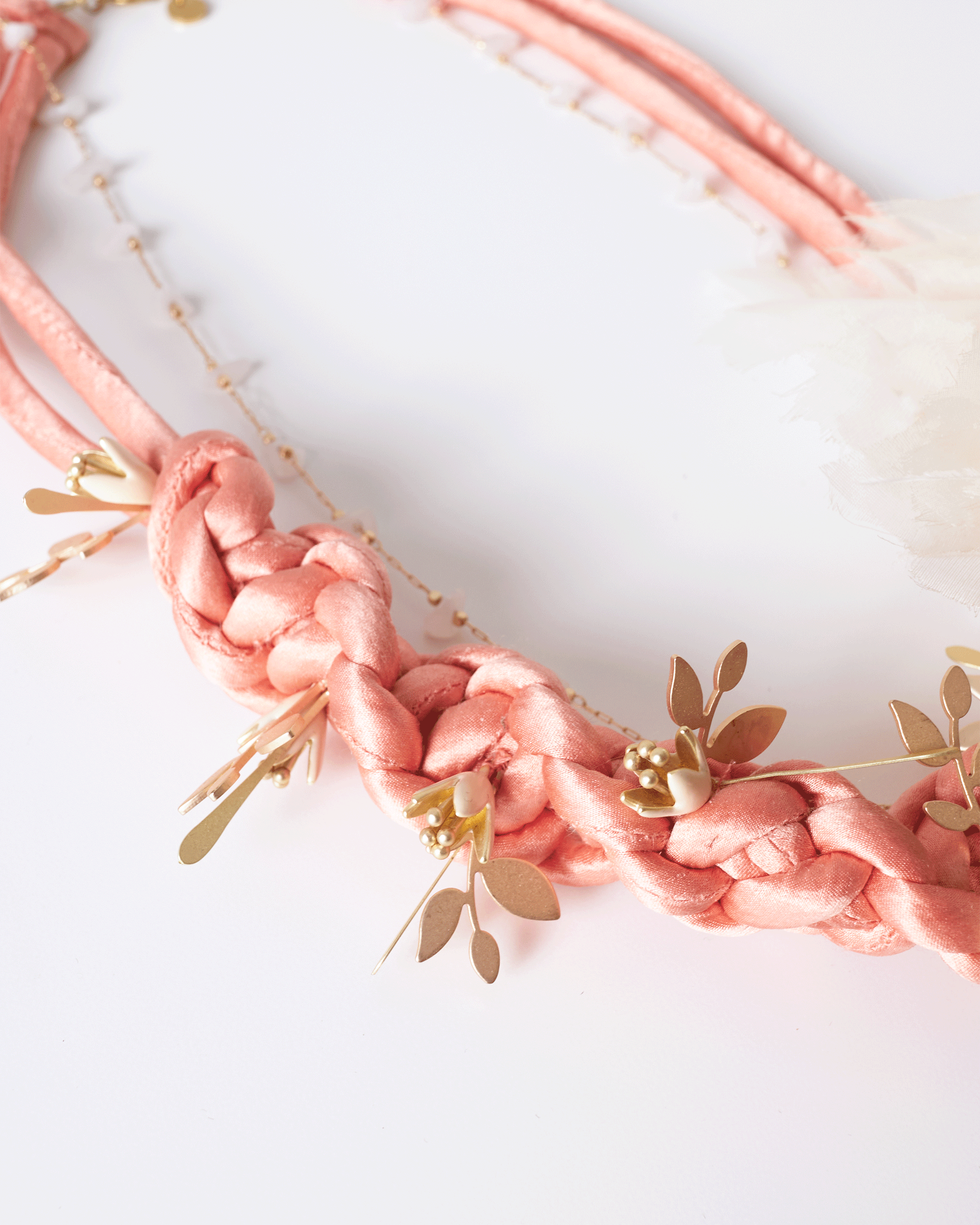 Silk and pearl necklace | Aura Nuna