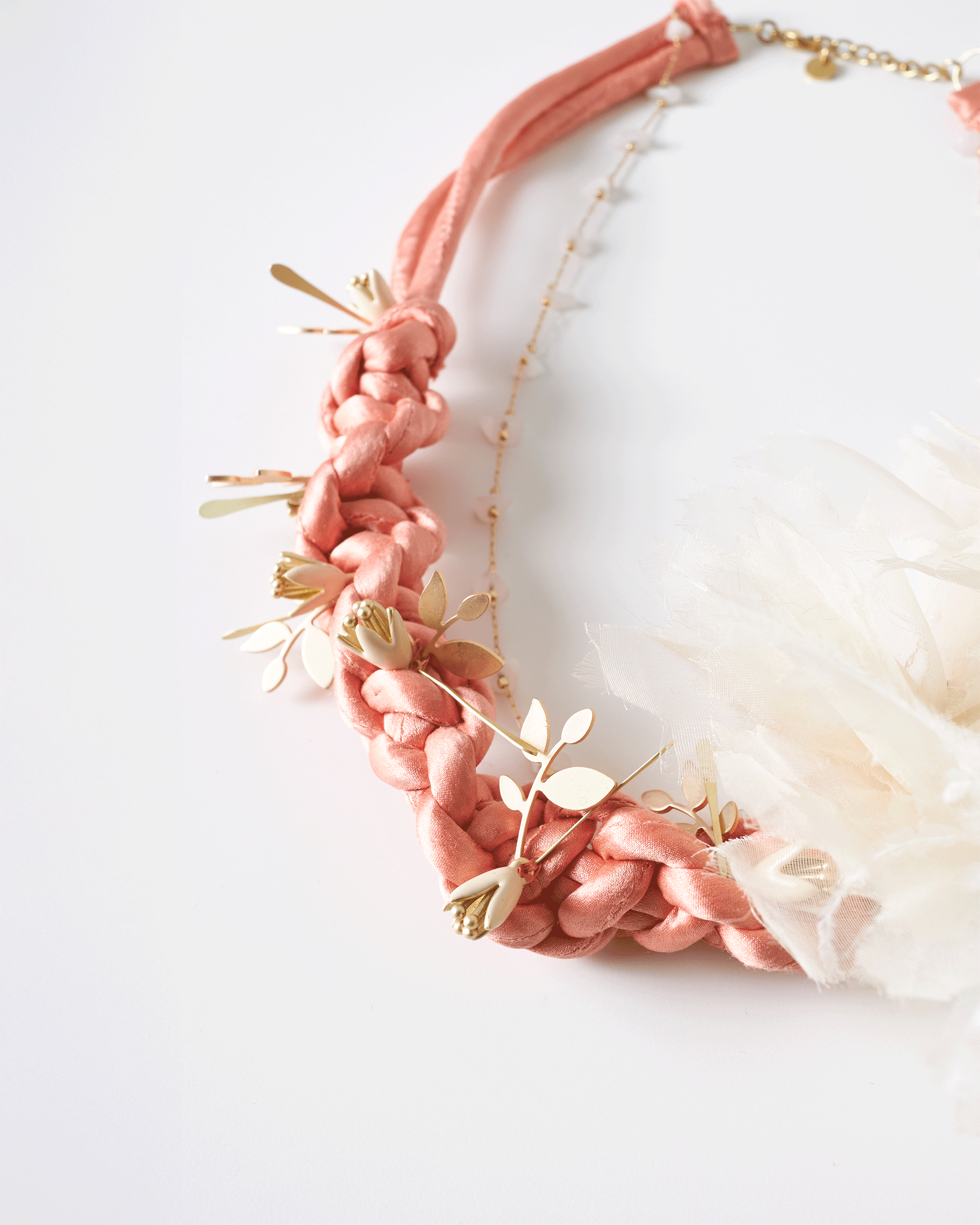 Silk and pearl necklace | Aura Nuna